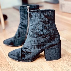 Dries Van Noten Velvet Ankle Boot - W9